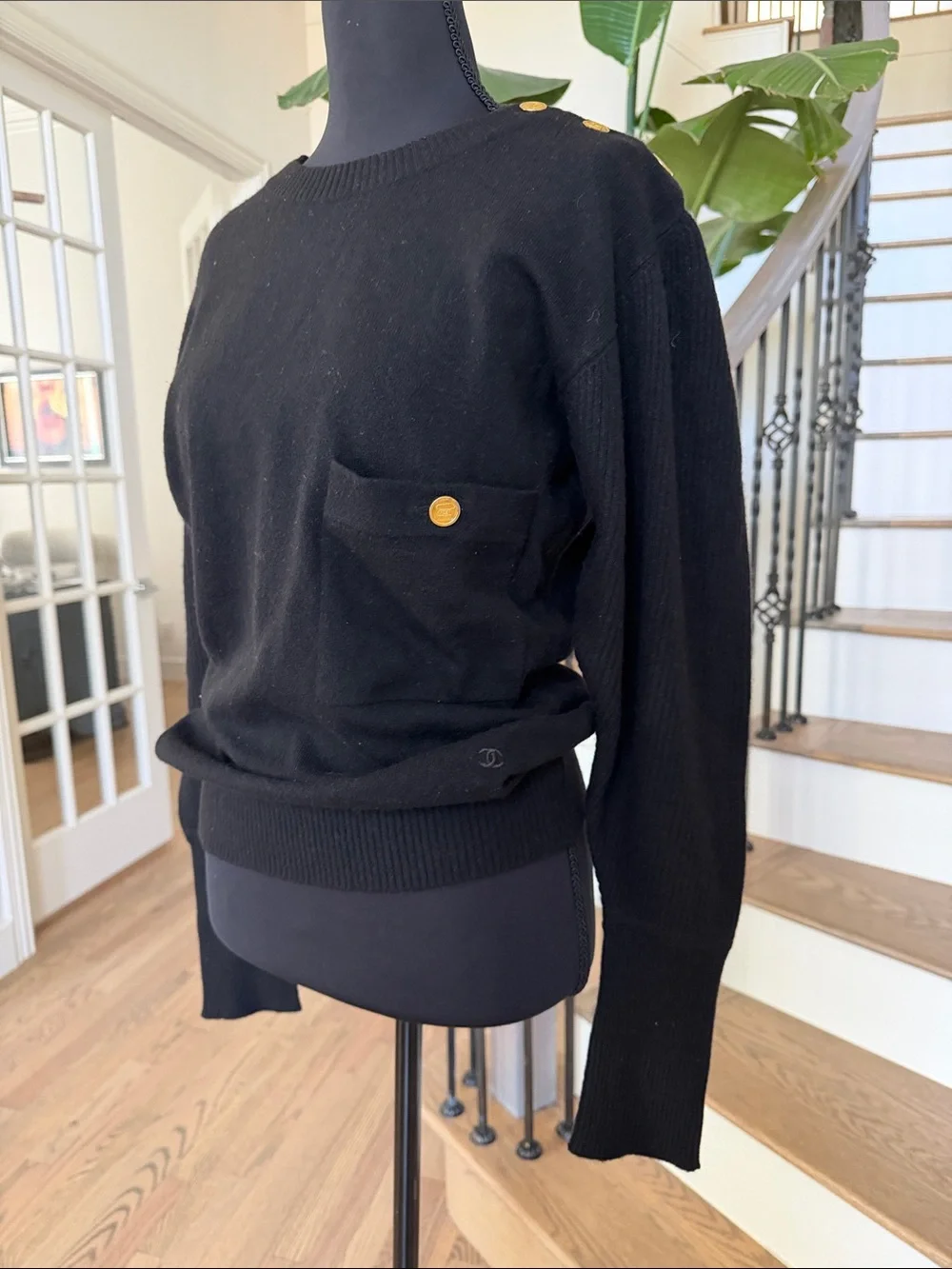 Authentic Chanel Classic Black Womens Crewneck Pocket Cashmere Sweater (M/L)